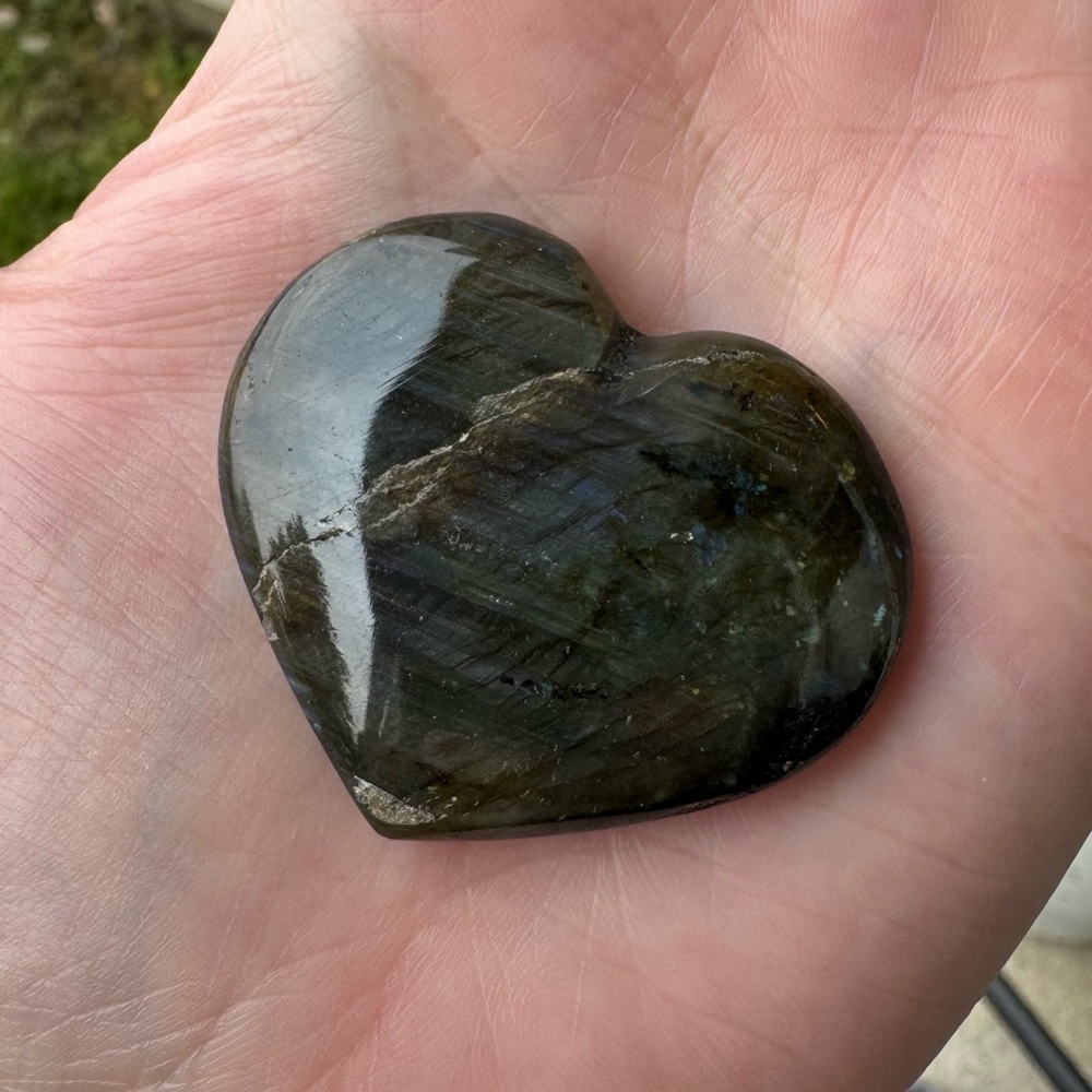 Labradorite Heart Stone - Picture 4 of 4